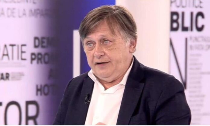 Crin Antonescu, fost lider PNL, în timpul unei intervenții publice despre viitorul politic al României.