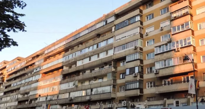 Suspiciune de omor în Chiajna: tânăr reținut după moartea unui bărbat care a căzut de la etajul 5