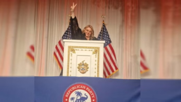 Diana Șoșoacă s-a dus degeaba la Mar-a-Lago. Donald Trump și Elon Musk și-au anulat participările la evenimentul pentru care lidera SOS avea bilet FOTO