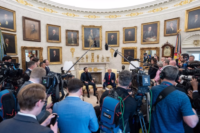 Schimb de replici tensionat între Donald Trump și o jurnalistă CNN: „De aceea nu se mai uită nimeni la voi”