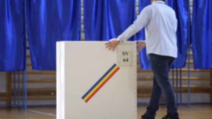 A început votul și în țară. Aproape 18 milioane de români sunt așteptați să-și aleagă președintele din cei 11 candidați. Care este ordinea pe buletinul de vot