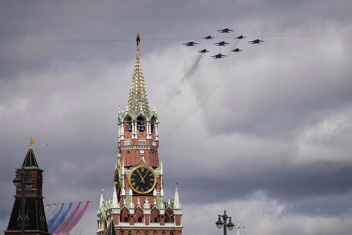 Întreruperi majore ale internetului în Moscova, în timp ce avioanele militare survolau orașul, chiar înaintea paradei lui Putin