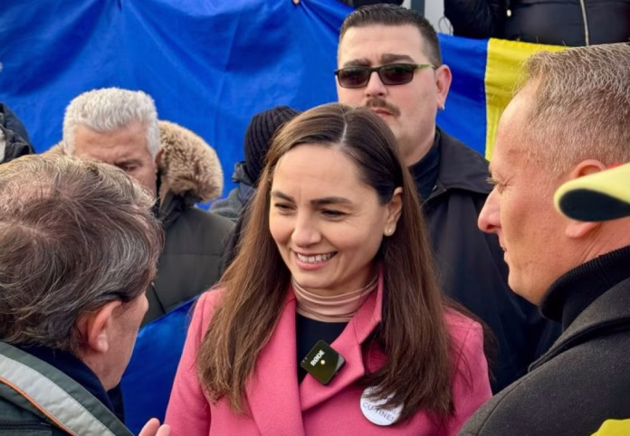 Românii s-au revoltat, după ce Anamaria Gavrilă a ameninţat presa şi un coleg din POT. „Veţi dispărea cu toţii”
