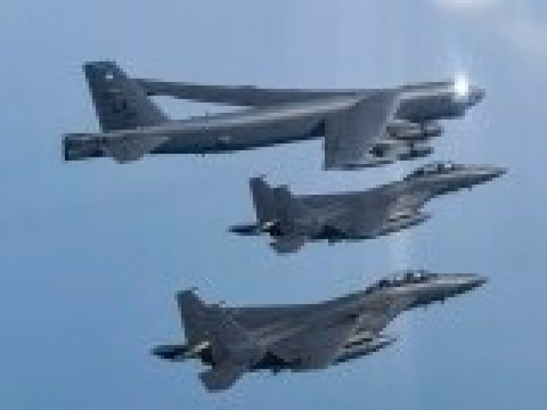Unde a trimis Trump două bombardiere B-52 după ce un rival al SUA a refuzat acordul nuclear
