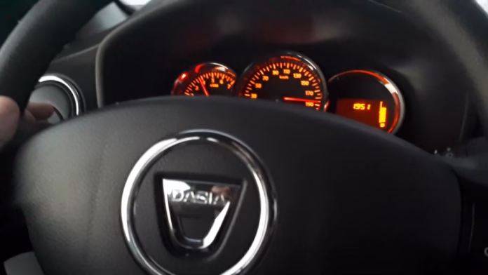Amendă de 4.000 de lei în trafic pentru un martor aprins în bord. De ce nu ai voie să circuli așa pe stradă
