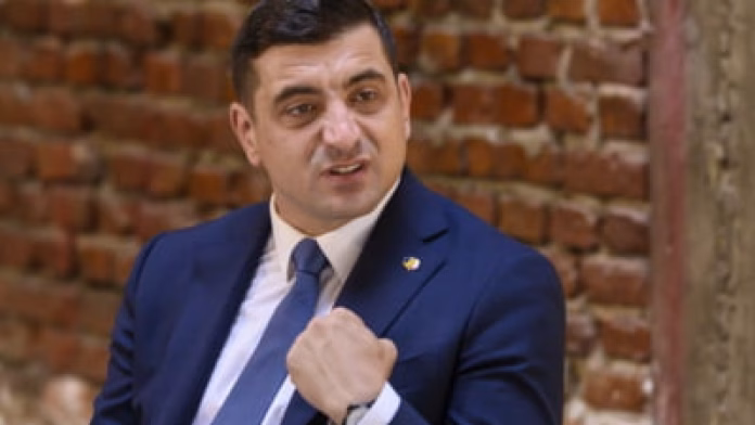 ”Simion lucrează la scenariul în care nu câștigă”. Afirmațiile iresponsabile, ”de febră electorală”, ale liderului AUR, criticate de un fost premier
