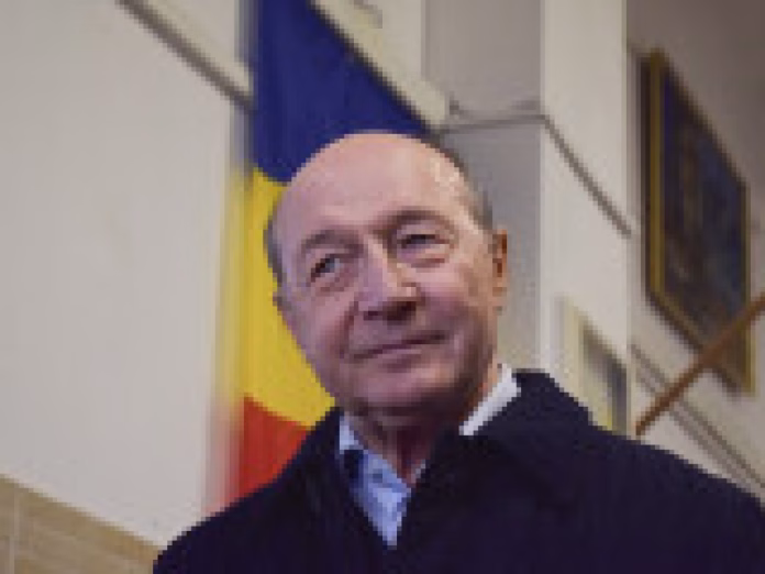 Băsescu: PSD, dacă vor să ajungă la desfiinţare, asta au de făcut, să nu participe la guvernare. Românii nu-i vor ierta
