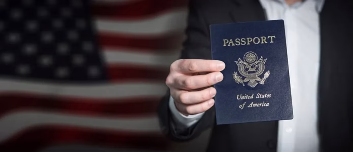 Pașaportul de rezervă: De ce tot mai mulți americani văd în dubla cetățenie noul „vis american”
