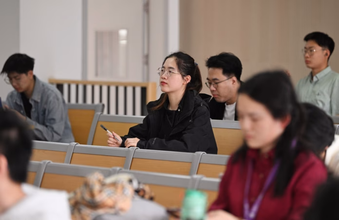 SUA vor începe să anuleze vizele pentru studenții chinezi, în special ale celor care au legături cu Partidul Comunist