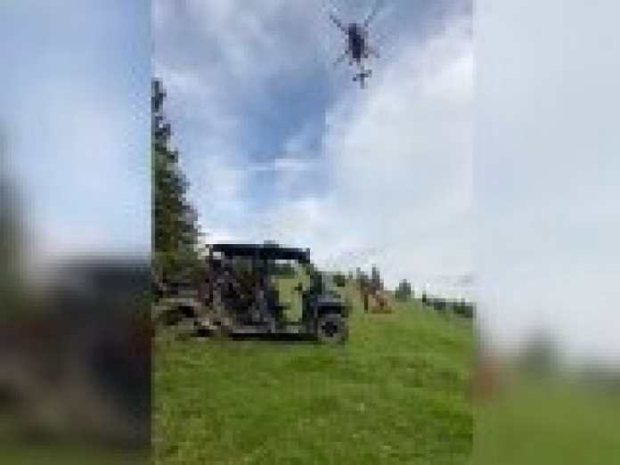 Un turist a suferit fractură de bazin pe un traseu de mountain-bike din Azuga. A fost evacuat cu elicopterul