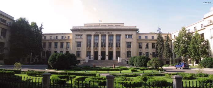 VIDEO Inundație la Facultatea de Drept din București: „M-am trezit cu picioarele în baltă” / Ce spune Universitatea