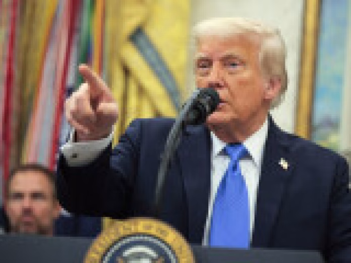 „Ei scuipă, noi lovim”. Trump este acuzat că face abuz de putere