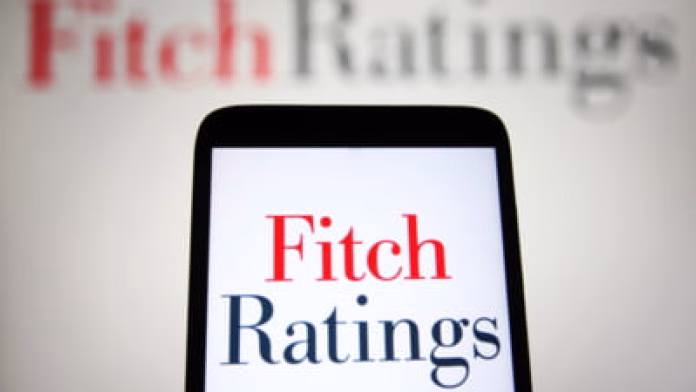 România, avertizată de Fitch, agenția care ne-a dus la un pas de „junk”. Reducerea deficitului și stabilizarea datoriei rămân esențiale pentru ratingul nostru suveran